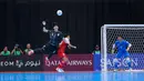 Dengan hasil ini, Indonesia saat ini memimpin klasemen sementara Grup A. Tampak dalam foto, pemain Timnas Futsal Indonesia dan Korea Selatan saat bertanding pada laga pertama Grup A Piala Asia 2026 di Indonesia Arena, Jakarta, pada Selasa (27/1/2026) malam WIB. (Bola.com/Bagaskara Lazuardi)