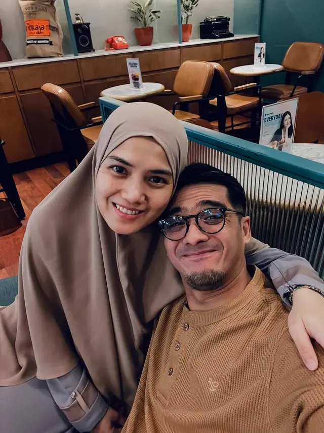 Donna Harun dengan Herfiza Novianti