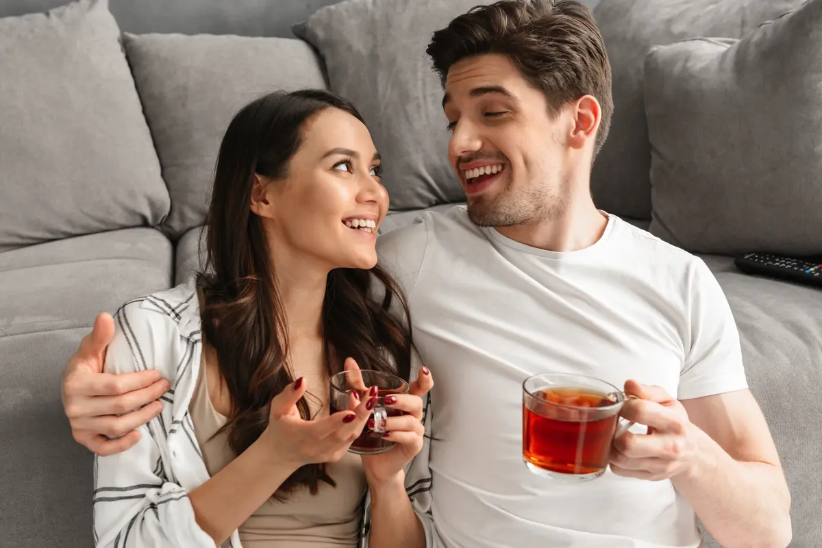 perempuan dan pasangan jan sofa