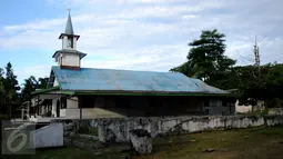: Gereja Lahai Roi masih berdiri tegak di Pulau Mansinam, Manokwari, Papua Barat, Senin (15/8). Gereja Lahai Roi ini menjadi saksi sejarah berkembangnya ajaran Injil dan telah berusia 50 tahun. (Liputan6.com/HelmiFithriansyah)