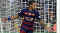 2. Neymar (Barcelona), 75 juta poundsterling, dirinya sering kali dikaitkan dengan Manchester United, selain itu kemungkinan hijrah kian besar usai dirinya terbelit kasus pajak di Spanyol. (AFP/Lluis Gene)