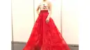 Lihat saja, betapa cantiknya Zaskia Gotik saat mengenakan gaun yang dipadu dengan mahkota. (Foto: instagram.com/zaskia_gotix)