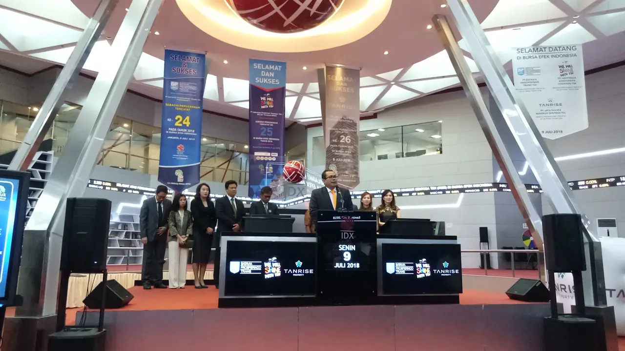 PT Indonesia Kendaraan Terminal (IKT) resmi melantai di bursa saham dengan mencatatkan saham perdananya di Bursa Efek Indonesia (BEI).