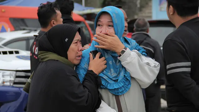 Cuaca Buruk Hambat Pencarian Korban Kapal Tenggelam di Danau Toba