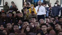 Gubernur Jawa tengah Ganjar Pranowo mengajar siswa-siswi di SMK Negeri 2 Wonogiri dengan tema 'Peningkatan Karakter dalam Rangka Penanggulangan Bullying, Intoleransi dan Radikalisme' pada Kamis, 26 Januari 2023.