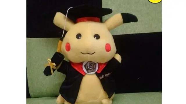 7 Potret Boneka Pikachu Ini Bikin Tepuk Jidat, Ada yang Kena Azab