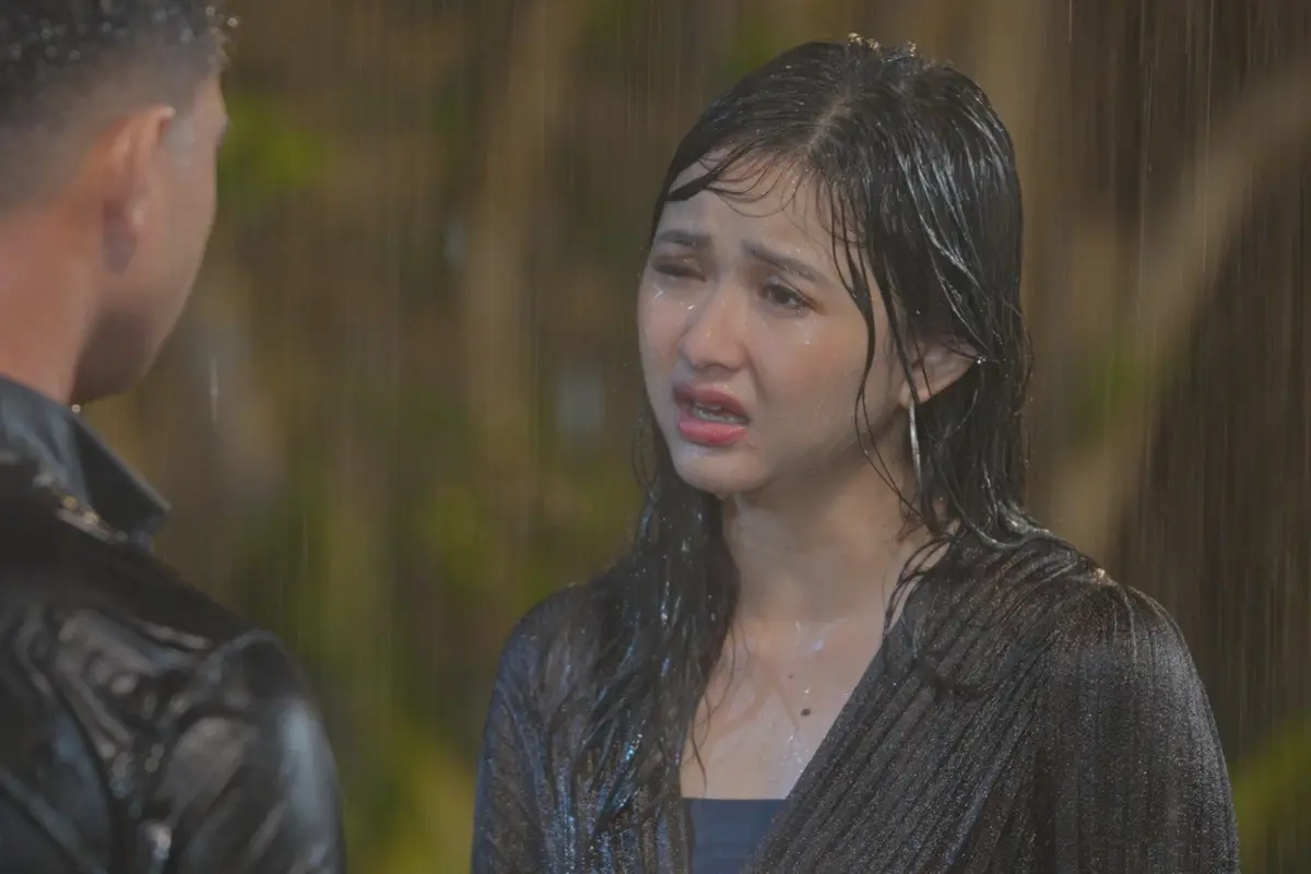Sinetron Naik Ranjang ditayangkan SCTV setiap hari pukul 20.00 WIB.
