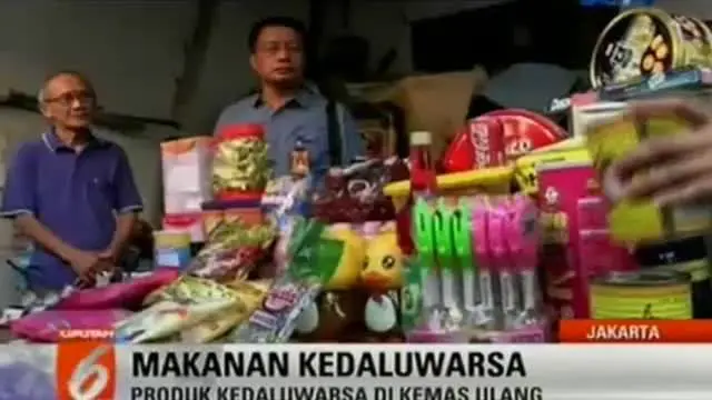 BPOM dan Polda Metro Jaya merazia makanan kedaluwarsa yang dikemas ulang di kawasan Sunter, Jakarta Utara.