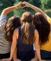 Ilustrasi sahabat, teman, curhat, kepercayaan. (Photo by Melissa Askew on Unsplash)