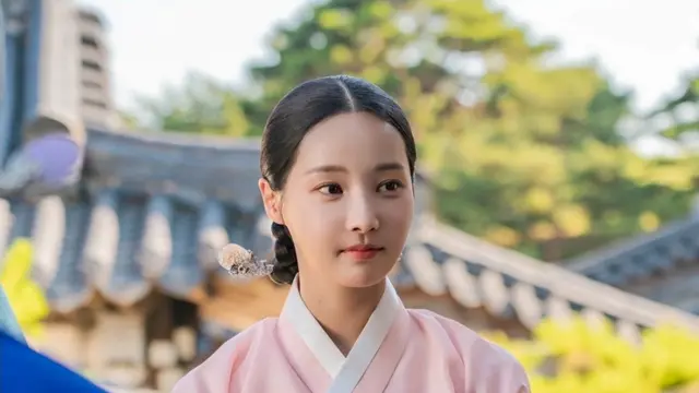 Yeonwoo dalam dalam drakor The Tale of Lady Ok. (JTBC via Soompi)