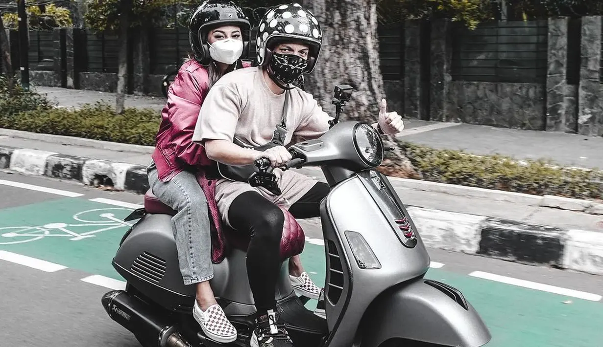 Atta berharap, semoga rencana menikahnya ini tidak ada halang rintang lagi yang dapat membuatnya diundur lagi. Mengingat sebelumnya mereka akan menikah di akhir tahun 2020, namun karena adanya pandemi covid-19, terpaksa ditunda. (instagram/attahalilintar)