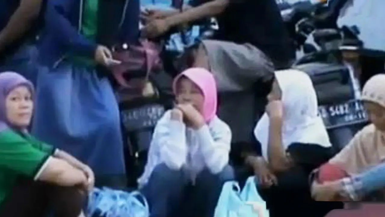 VIDEO: Pasca-Kebakaran, Buruh Pabrik Kayu Jokowi Bersedih