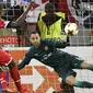 Kiper Arsenal, David Ospina gagal membendung sepakan penalti pemain FC Cologne, Sehrou Guirassy pada laga grup H Liga Europa di Rhein  Energie Stadium, Cologne, (23/11/2017). Arsenal kalah 0-1. (AP/Martin Meissner)