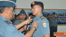 Citizen6, Surabaya: Penutupan dan penyematan brevet berlogo kapal atas air dengan bintang merah diatasnya tersebut, dipimpin langsung Komandan Kodikopsla Laksamana Pertama TNI Yayat Achmat Hadirat. (Pengirim: Penkobangdikal)