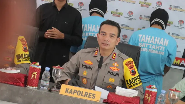 Pers rilis pembunuhan berencana yang melibatkan anak kandung korban di Pemalang. (Foto: Liputan6.com/Humas Polres Pemalang)