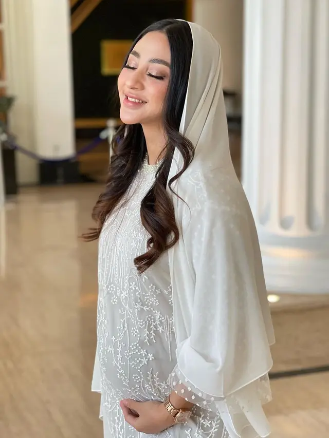 Masuki Kehamilan 27 Minggu, Ini 6 Potret Margin Wieheerm Pamer Baby Bump
