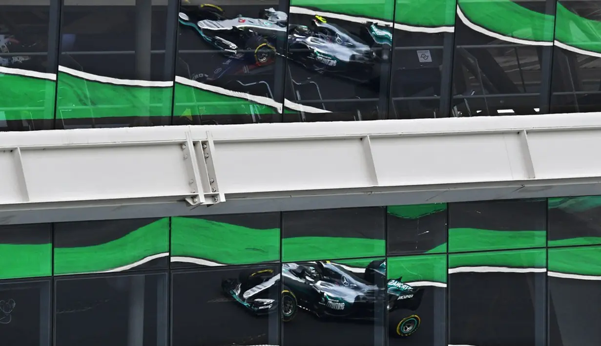 Nico Rosberg sudah memenangi 9 seri sepanjang balapan F1 musim 2016. Namun, dalam tiga balapan terakhir, Rosberg hanya finis kedua di belakang Hamilton. (AFP/Nelson Almeida)