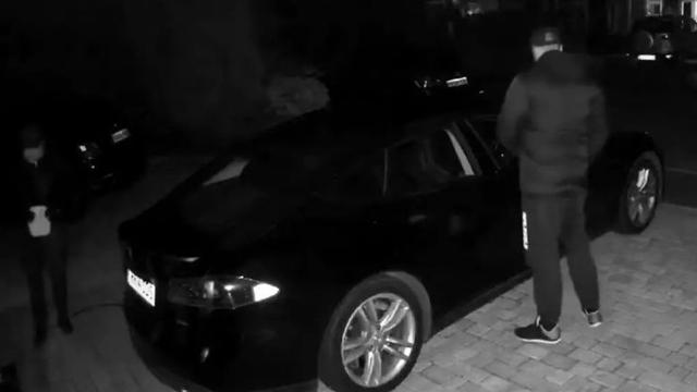 Begini Cara Pencuri Meretas Sistem Kunci Tesla Model S (TheDrive)
