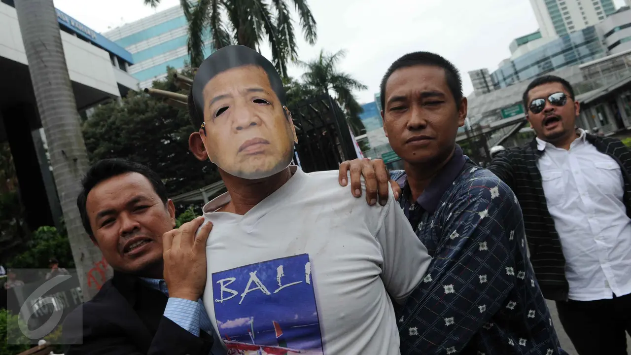 20151215-Massa 'Kerangkeng' Setya Novanto dan Reza Chalid di Depan KPK-Jakarta