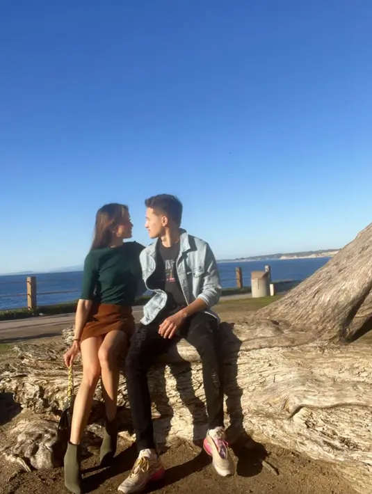 Sama-sama berparas bule, banyak netizen yang menyebut keduanya bak Barbie dan Ken dunia nyata. [Foto: IG/claurakiehl].