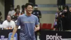 Pertandingan pertama mempertemukan dua vokalis tampan yakni Ariel NOAH dan Dikta. Dari pertandingan tersebut, Ariel akhirnya berhasil menaklukkan Dikta. Ia kemudian melaju ke final untuk bertanding melawan Desta. (KapanLagi.com/Bayu Herdianto)