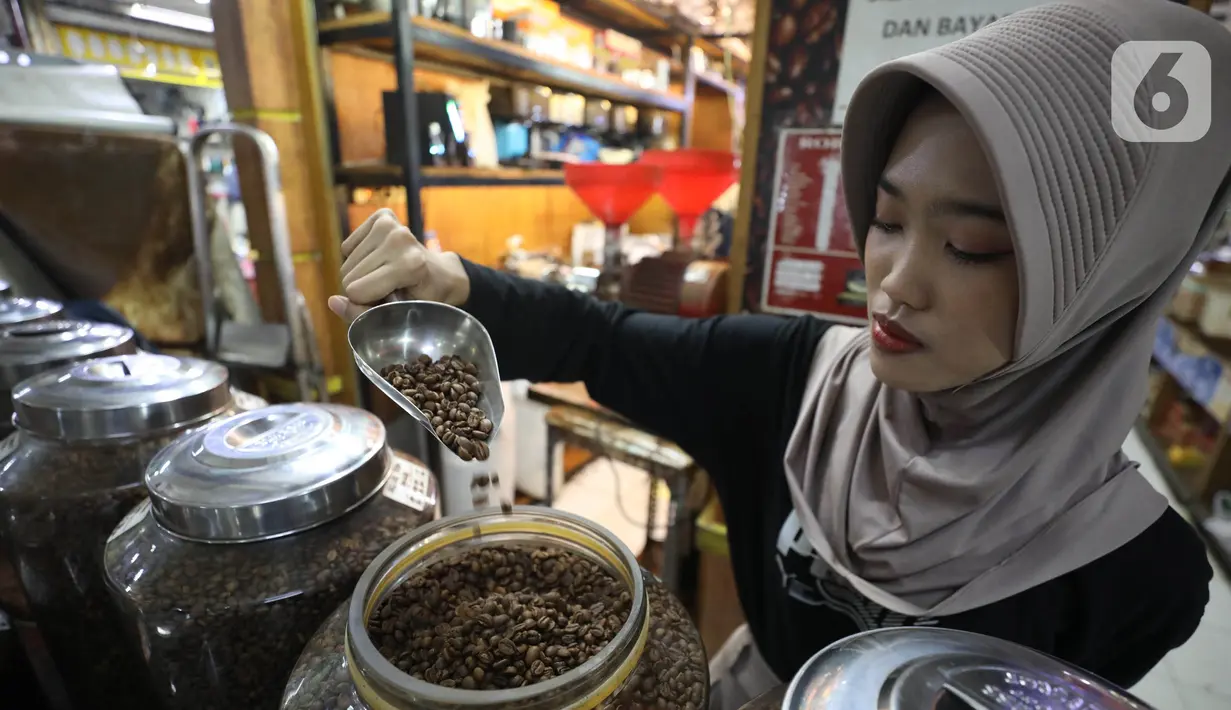 Sementara, impor kopi Indonesia pada periode tersebut relatif lebih kecil, hanya 67,65 ribu ton atau senilai US$ 319,84 juta. (Liputan6.com/Angga Yuniar)