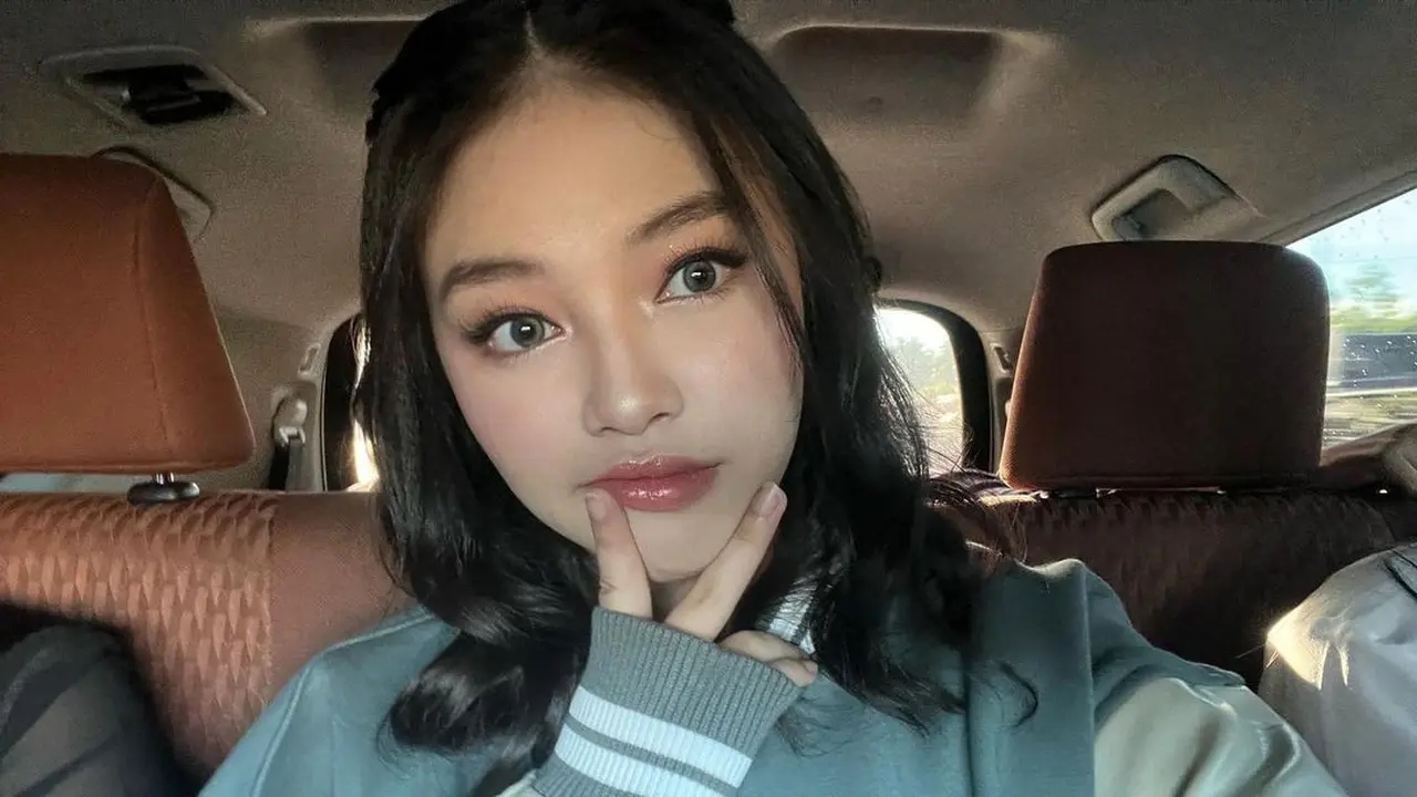 Gaya Selfie ala Anneth