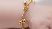 10 Model Gelang Emas Bayi 1 Gram Paling Awet &amp; Anti Hilang untuk Si Kecil