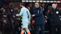 Ekspresi Manajer Chelsea, Maurizio Sarri (tengah) saat striker Gonzalo Higuain digantikan pada lanjutan pekan ke-24 Premier League 2018-2019 di Bournemouth, Inggris, Rabu (30/1). Chelsea kalah 4-0. (Glyn KIRK/AFP)