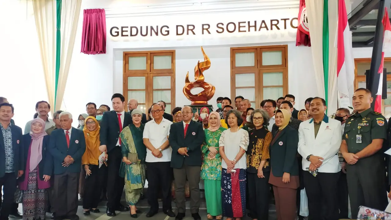 Ikatan Dokter Indonesia (IDI) meresmikan nama gedung yang terletak di Menteng, Jakarta Pusat menjadi Gedung dr. R. Soeharto. Selasa (30/8/2022). Foto: Liputan6.com/Ade Nasihudin.