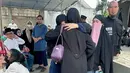 Kekasih Dul Jaelani itu mengungkapkan kalau ayahnya tak dirawat di rumah sakit karena kondisinya baik. "Pengobatan paling ada suster yang rutin datang ke rumah bukan yang harus diwajibkan menginap ke rumah sakit,” kata pemeran Nur dalam film KKN di Desa Penari ini. [Instagram/mulanjameela1]