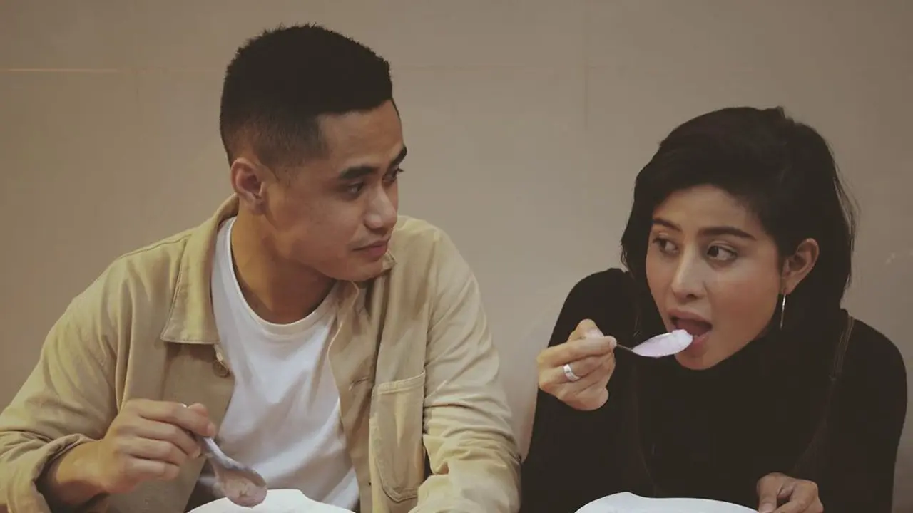 Momen Mesra Awkarin dan Sabian di Makassar