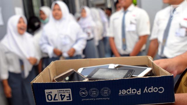 Hari Pertama Siswa SMA Tempuh UNBK