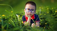 Ilustrasi anak pakai kacamata. (dok. Pixabay.com/LichDinh)