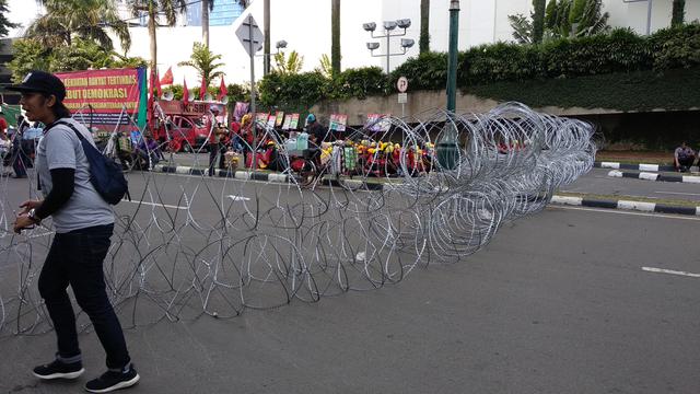 Buruh peringati May Day 2018 di Bundaran Hotel Indonesia. (Liputan6.com/Putu Merta)