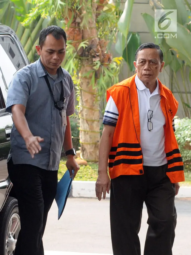 Ekspresi Anggota DPR Amin Santono Sebelum Diperiksa KPK