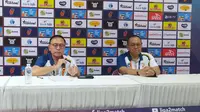Ketum PSSI, Mochamad Iriawan (kiri) didampingi Dirut PT LIB, Akhmad Hadian Lukita dalam konferensi pers pembukaan Liga 2 2022/2023. (Bola.com/Muhammad Faqih)