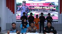 Konferensi pers penangkapan perampok bersenjata api di Polres Indragiri Hilir. (Liputan6.com/M Syukur)