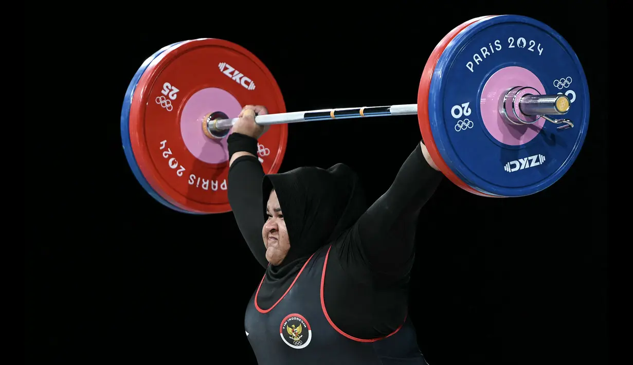 <p>Lifter Indonesia, Nurul Akmal berkompetisi dalam cabang olahraga angkat besi +81kg putri Olimpiade Paris 2024 di South Paris Arena, Paris, Prancis, Minggu (11/08/2024). (AFP/Arun Sankar)</p>