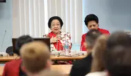 Presiden Kelima RI Megawati Soekarnoputri saat memberikan kuliah umum di Universitas Saint Petersburg, Rusia, Senin (16/9/2024). (Foto: Dokumentasi PDIP).