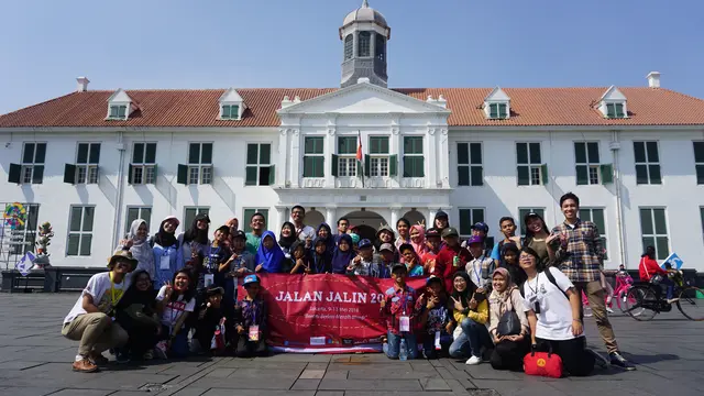 Sadewa dan Kegiatan Mengajar Anak-anak di Berbagai Daerah