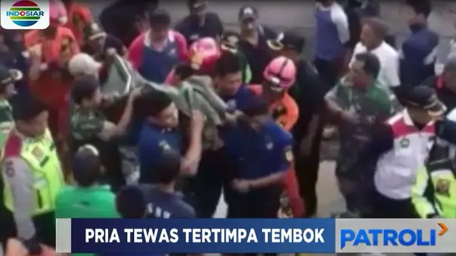 Korban tewas diketahui bernama Son Haji terjepit diantara retuntuhan tembok yang roboh.