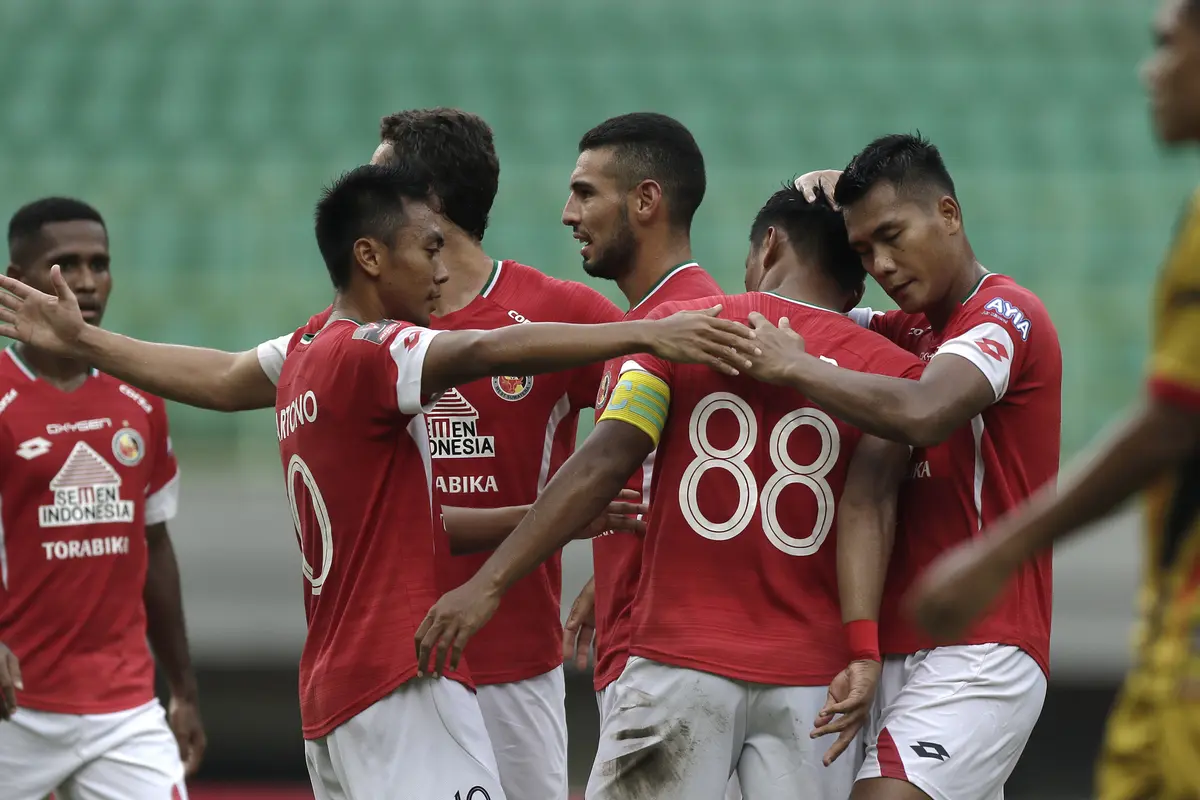 Para pemain Semen Padang merayakan gol yang dicetak Irsyad Maulana ke gawang Mitra Kukar pada laga Piala Presiden 2019. (Bola.com/Yoppy Renato)