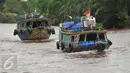 Sejumlah perahu motor di Sungai Baung, Sumsel, Kamis (24/30).Menggunakan perahu motor dapat memangkas waktu perjalanan hingga dua jam dibanding jalan darat yang mencapai empat jam. (Liputan6.com/Gempur M Surya)