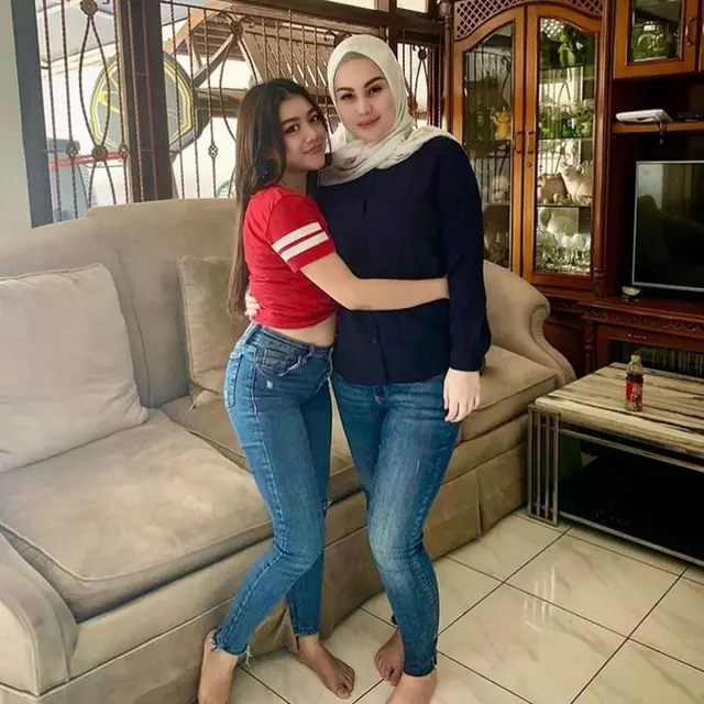 7 Potret Terbaru Jennifer Dunn yang Kini Berhijab