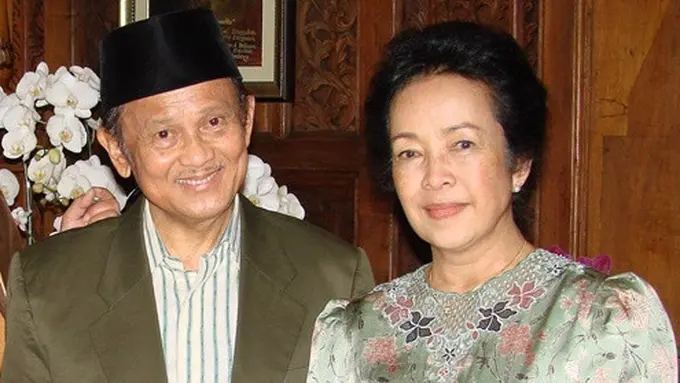6 Potret Kebersamaan BJ Habibie dan Ainun, Dari Muda Hingga Akhir Hayat
