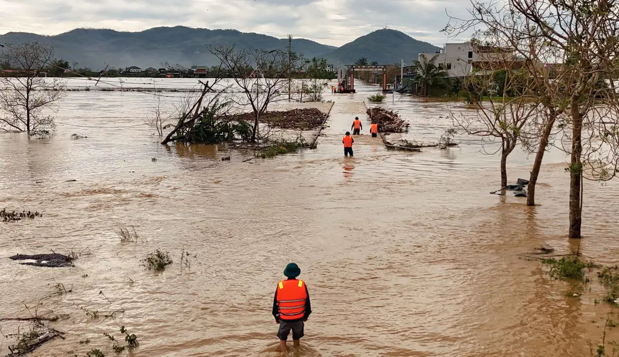 Terjangan Topan Bualoi di Vietnam telah merusak lebih dari 44.000 rumah, menggenangi hampir 6.000 hektar sawah dan tanaman lain, serta memutus akses ke beberapa daerah. (Phan Duy/AFP)