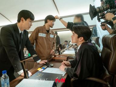 Suasana di balik layar drakor Blind. (tvN via Instagram/ tvn_drama)