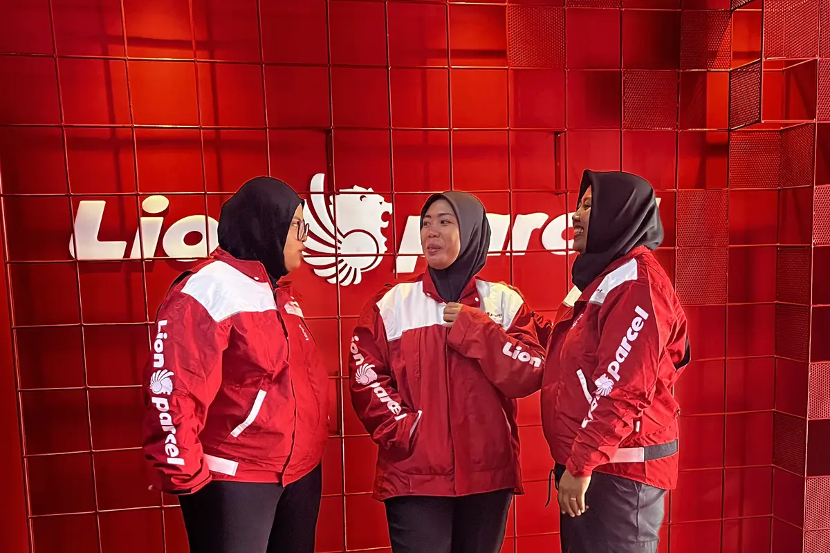 Kisah Kurir Perempuan Lion Parcel: Semangat Kartini Masa Kini Menembus Batas