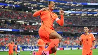 Virgil van Dijk memecahkan kebuntuan dan membawa Belanda unggul 1-0 setelah tandukannya yang memaksimalkan umpan Ryan Gravenberch berhasil masuk gawang Jepang. (AP Photo/Julio Cortez)